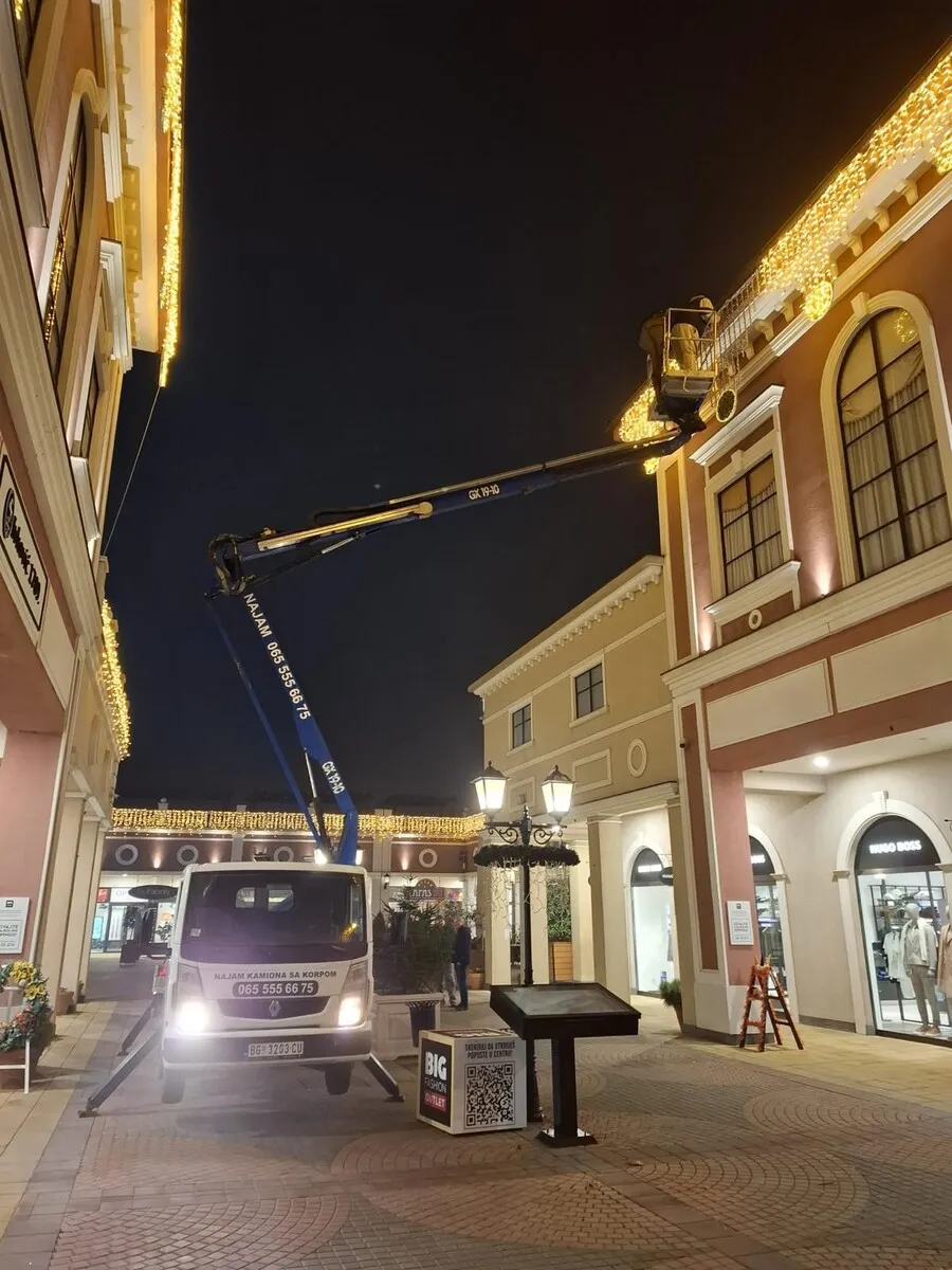 Najam kamiona sa korpom — radovi na visini