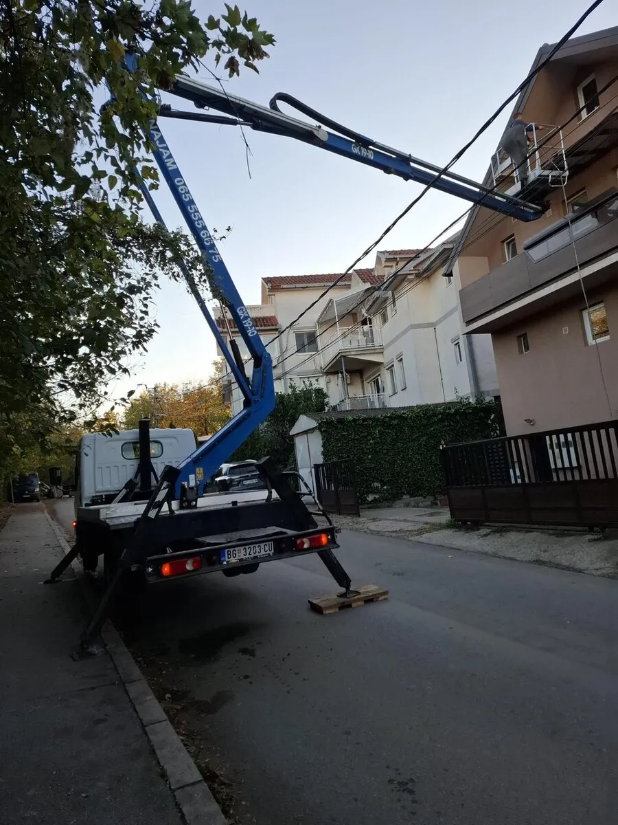 Kamion korpa za sečу drveća Beograd