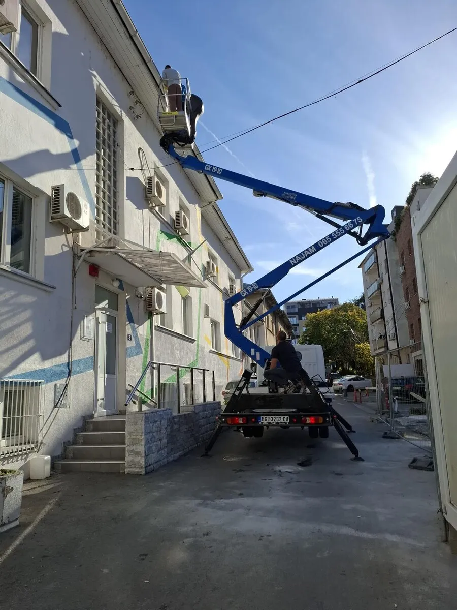 Kamion sa korpom za sve visinske radove u Beogradu
